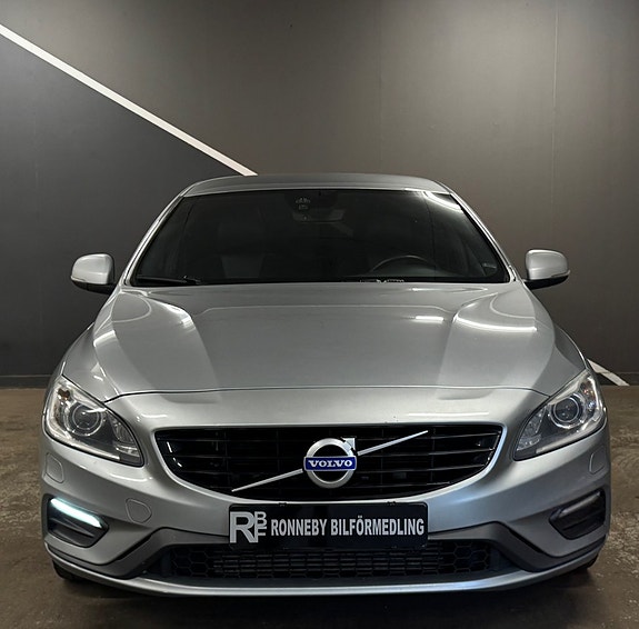 Volvo S60 2 of 5