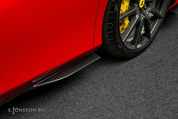 Ferrari F8 Tributo 30 of 30
