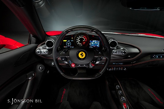 Ferrari F8 Tributo 9 of 30
