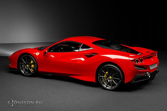Ferrari F8 Tributo 8 of 30