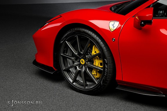 Ferrari F8 Tributo 20 of 30