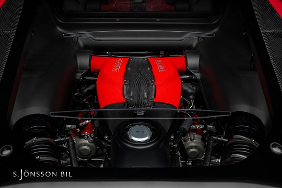 Ferrari F8 Tributo 17 of 30