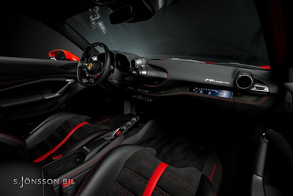 Ferrari F8 Tributo 14 of 30