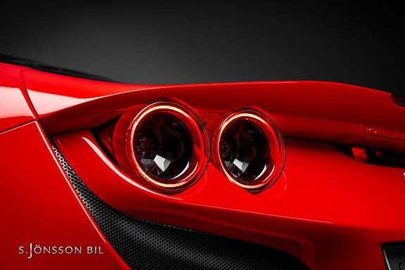 Ferrari F8 Tributo 24 of 30