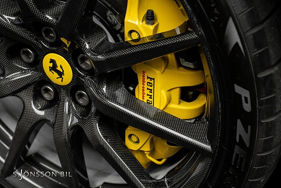 Ferrari F8 Tributo 19 of 30