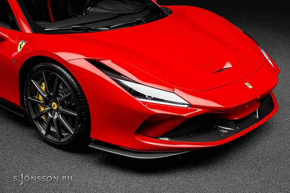 Ferrari F8 Tributo 18 of 30