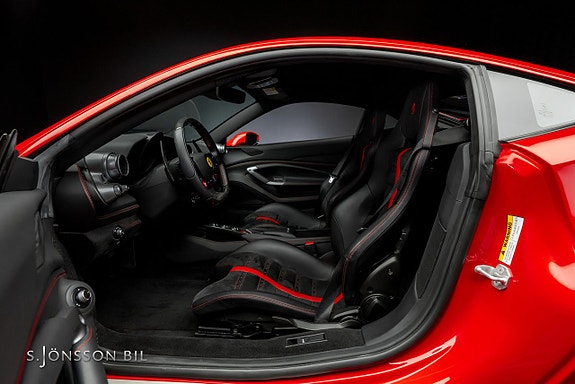 Ferrari F8 Tributo 11 of 30