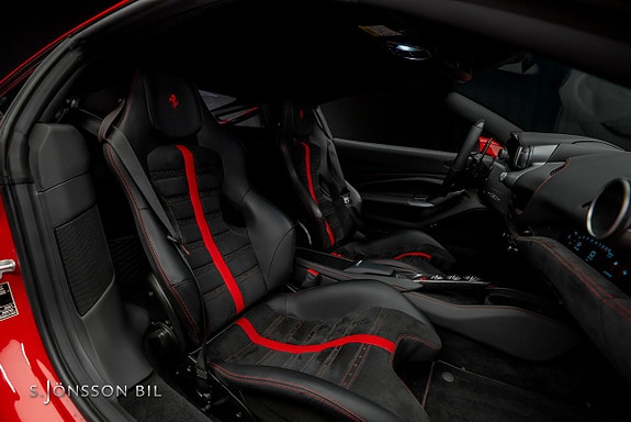 Ferrari F8 Tributo 16 of 30