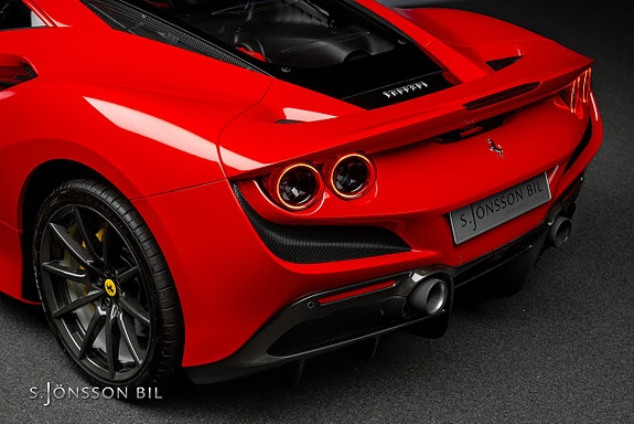 Ferrari F8 Tributo 23 of 30