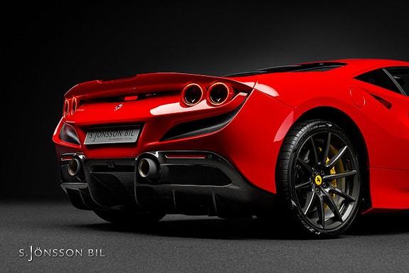Ferrari F8 Tributo 21 of 30