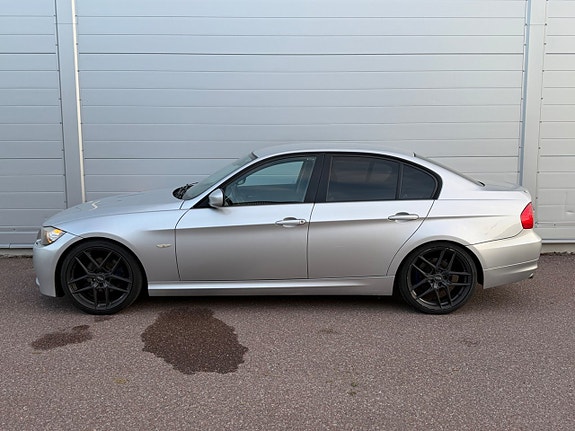BMW 320d 3 of 5