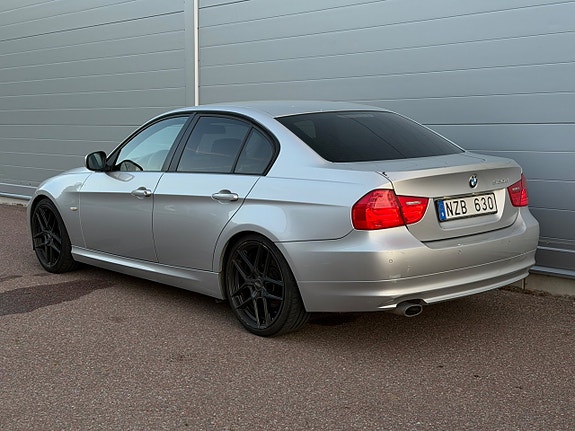 BMW 320d 4 of 5