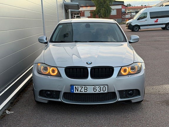 BMW 320d 2 of 5