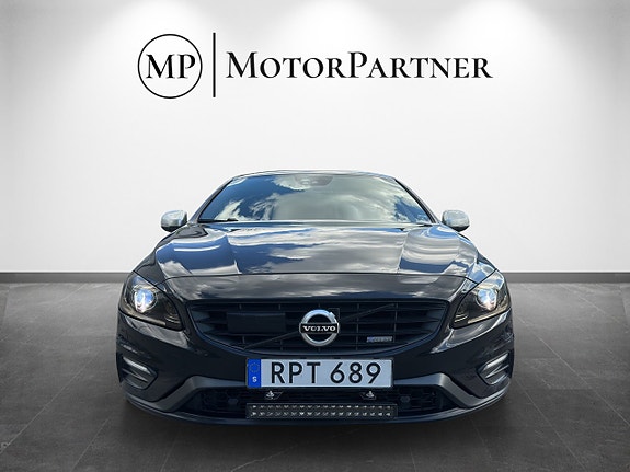Volvo S60 2 of 5