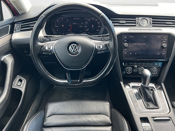 Volkswagen Passat 12 of 18