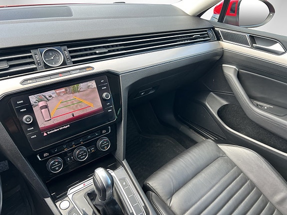 Volkswagen Passat 13 of 18