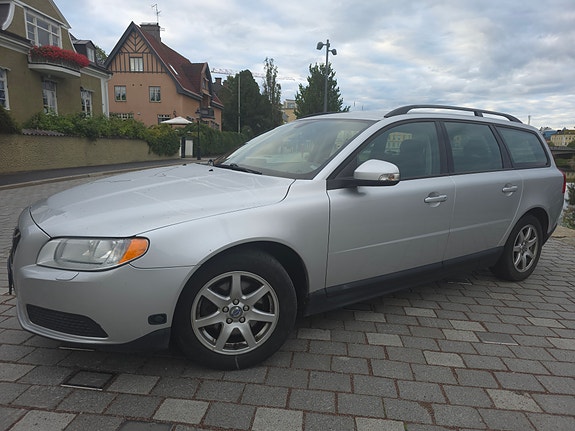 Volvo V70 4 of 11