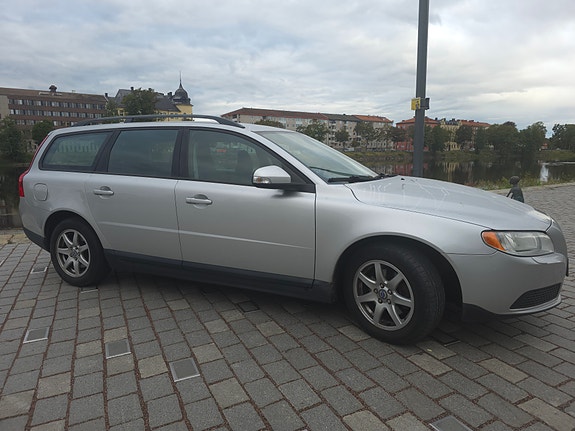 Volvo V70 3 of 11