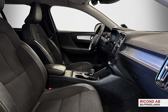 Volvo XC40 10 of 16