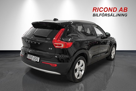 Volvo XC40 3 of 16