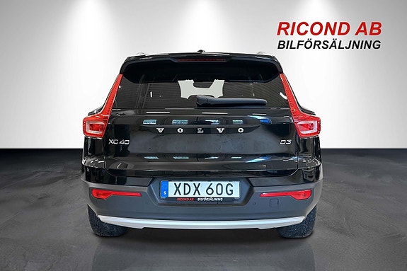 Volvo XC40 8 of 16