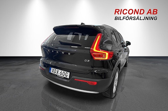 Volvo XC40 9 of 16