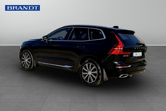 Volvo XC60 2 of 5
