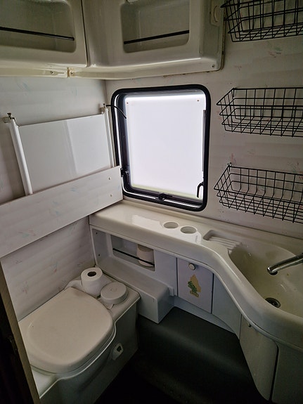 Bürstner Lux 640 SK 3 of 4