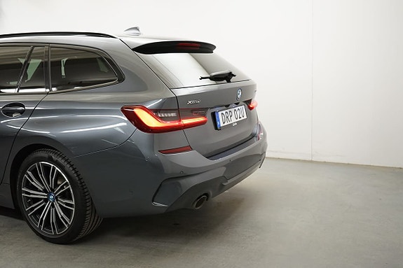 BMW 330e 3 of 5
