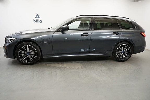 BMW 330e 2 of 5