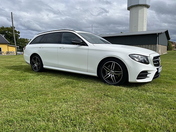 Mercedes-Benz E220 d 2 of 5