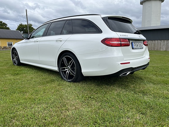 Mercedes-Benz E220 d 3 of 5