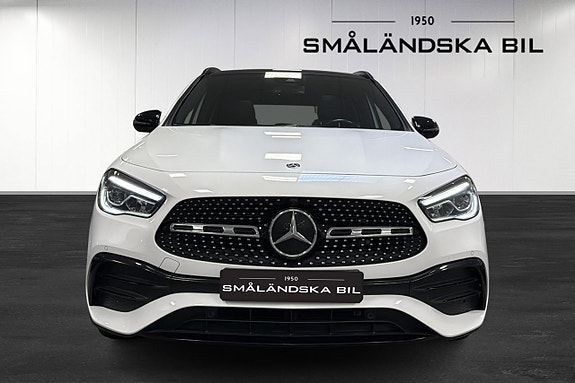 Mercedes-Benz GLA200 d 2 of 5