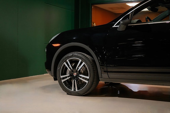 Porsche Cayenne 7 of 17