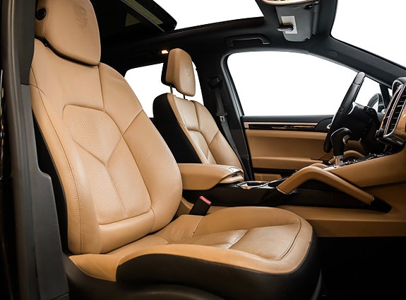 Porsche Cayenne 14 of 17