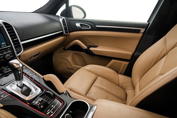 Porsche Cayenne 11 of 17