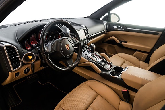 Porsche Cayenne 10 of 17