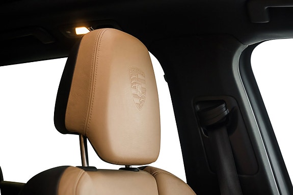 Porsche Cayenne 16 of 17