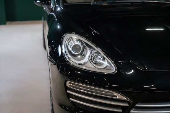 Porsche Cayenne 9 of 17