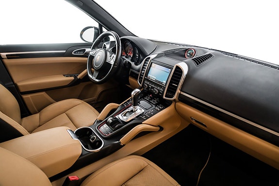 Porsche Cayenne 13 of 17