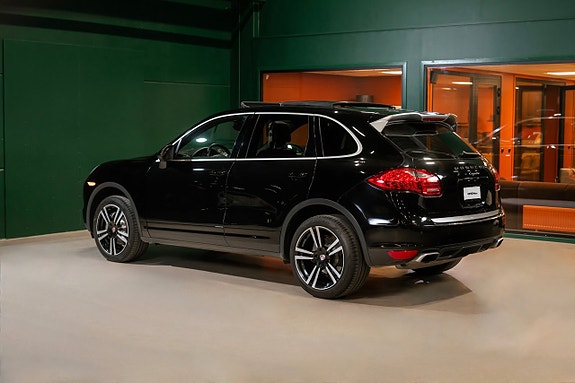 Porsche Cayenne 3 of 5
