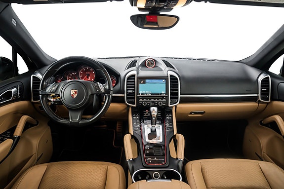 Porsche Cayenne 12 of 17