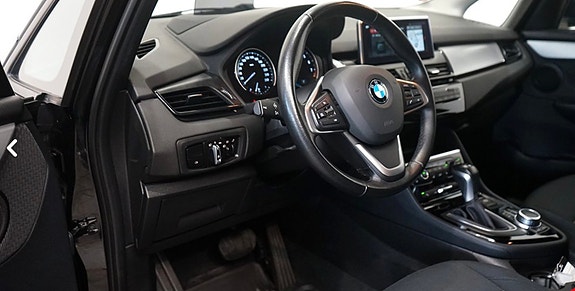 BMW 225xe 4 of 5
