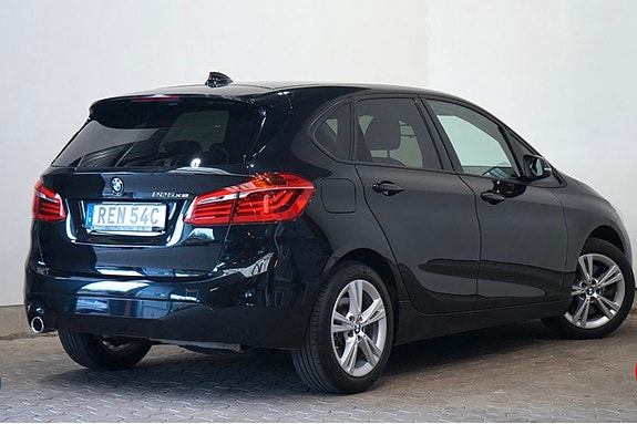 BMW 225xe 3 of 5