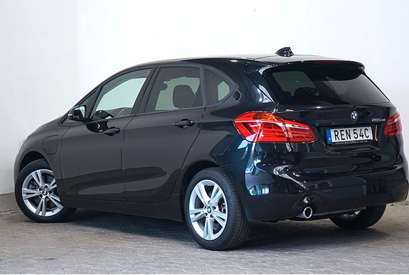 BMW 225xe 2 of 5