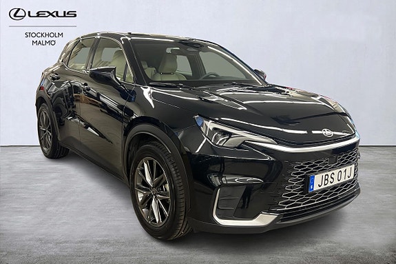Lexus LBX 6 of 26