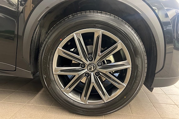 Lexus LBX 26 of 26