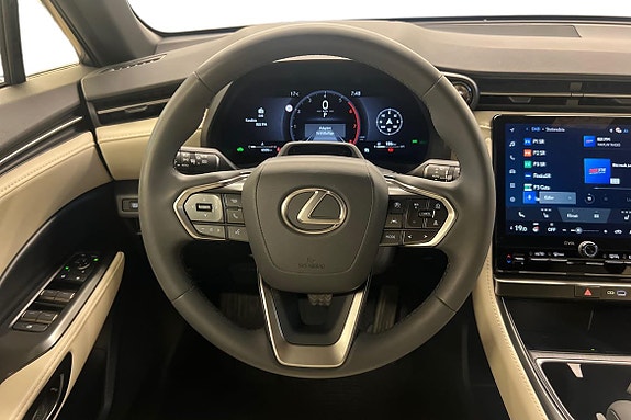 Lexus LBX 10 of 26