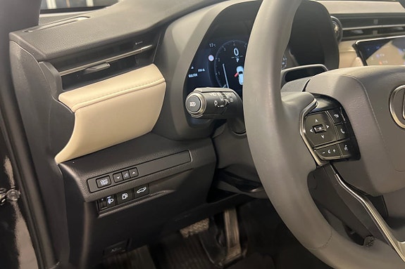 Lexus LBX 19 of 26