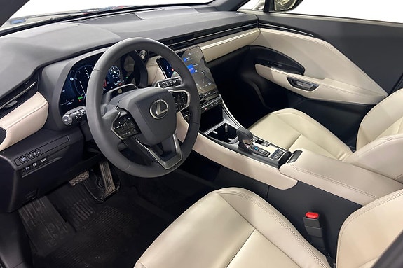 Lexus LBX 7 of 26